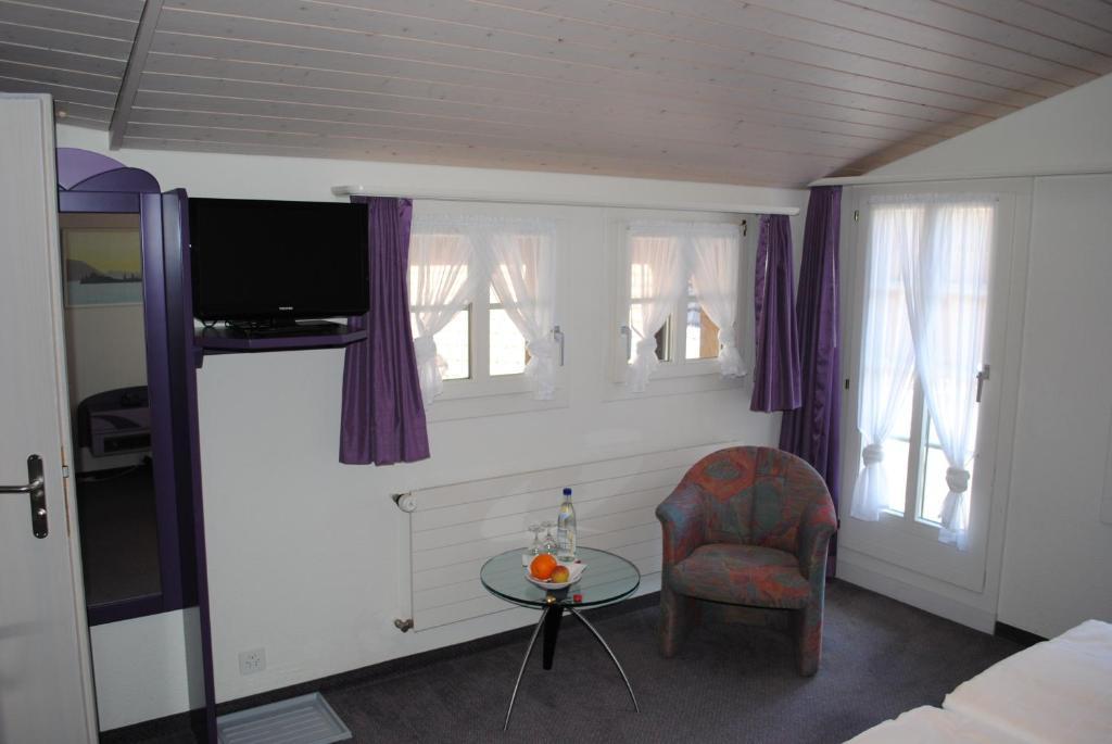 Hotel Chalet Du Lac Iseltwald Zimmer foto